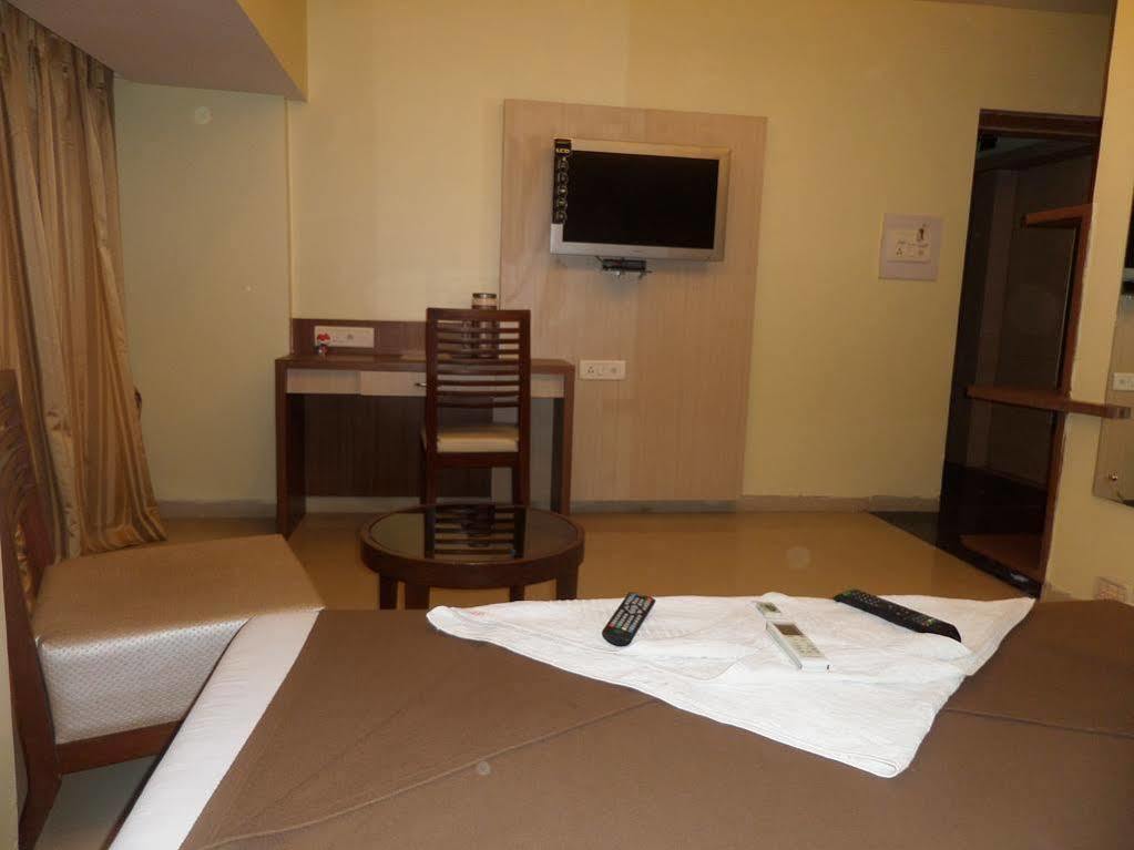Oyo 2026 Hotel Aishwarya Residency Navi Mumbai Exterior photo