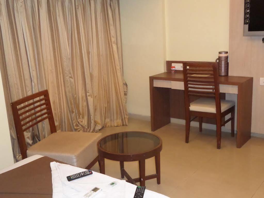 Oyo 2026 Hotel Aishwarya Residency Navi Mumbai Exterior photo