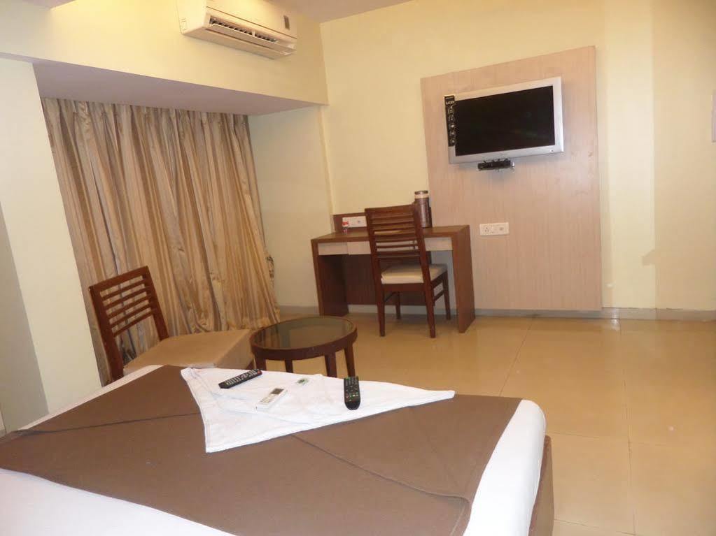 Oyo 2026 Hotel Aishwarya Residency Navi Mumbai Exterior photo