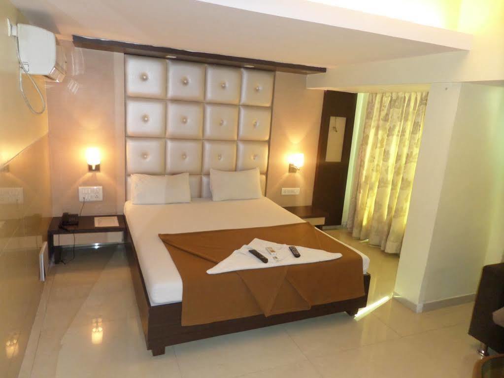 Oyo 2026 Hotel Aishwarya Residency Navi Mumbai Exterior photo