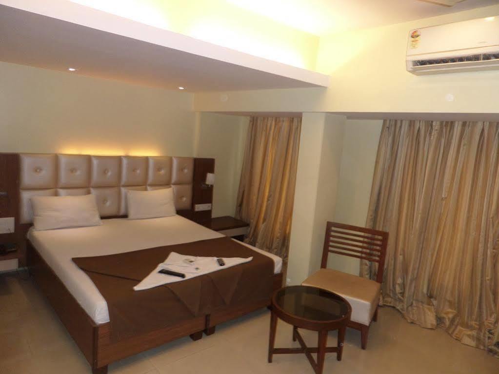Oyo 2026 Hotel Aishwarya Residency Navi Mumbai Exterior photo